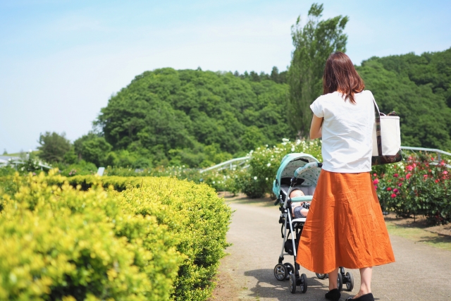 赤ちゃんと夏に散歩する時は服装に注意 紫外線対策が重要 楽笑ライフ