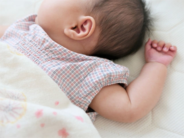 赤ちゃんと夏に散歩する時は服装に注意 紫外線対策が重要 楽笑ライフ