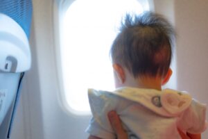 機内での子供